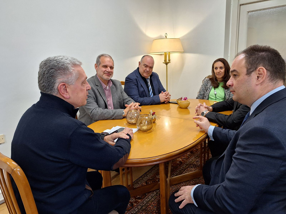 Synergasia-Perifereias-Peloponnisou-kai-Institoutou-Ekpaideftikis-Politikis-1.jpg
