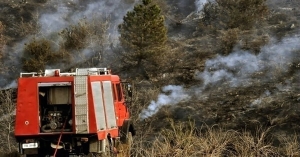 Πυροσβεστικό όχημα συγκρούστηκε με ΙΧ στην Κερατέα - Νεκρή μια 61χρονη