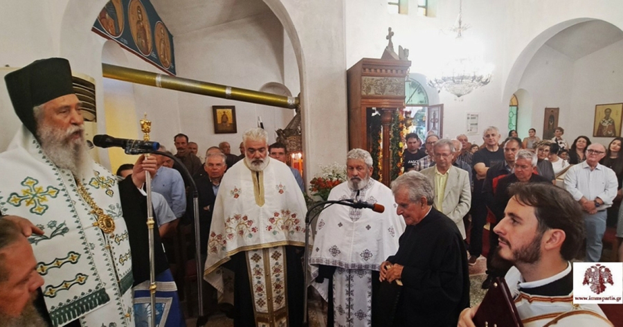 Χειροθεσία Αναγνώστη κατά τον πανηγυρικό Αρχιερατικό Εσπερινό στον Ι.Ν. Αγίας Τριάδος Ταλάντων
