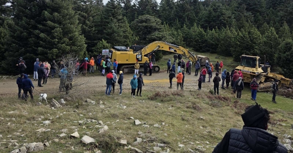 Οι κάτοικοι του Κοσμά Αρκαδίας συνεχίζουν τις κινητοποιήσεις ενάντια στην κατασκευή αιολικού πάρκου στο ελατόδασος του Πάρνωνα