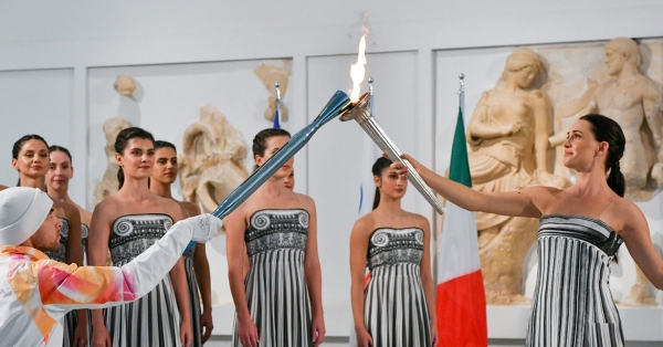 Η Ολυμπιακή Φλόγα ξεκίνησε το ταξίδι για τους Χειμερινούς Αγώνες της Ιταλίας