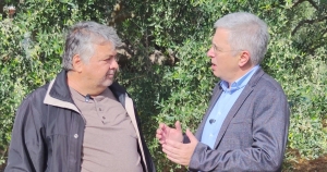 Στους Μολάους ο Μ. Μάκαρης: «Να αλλάξει ριζικά το σύστημα δακοκτονίας στην Πελοπόννησο»