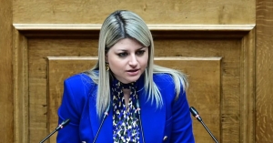 Ν. Γρηγοράκου: «Πολιτική 19ου αιώνα με τη ρητορική του 21ου — αυτό δεν είναι μεταρρύθμιση»