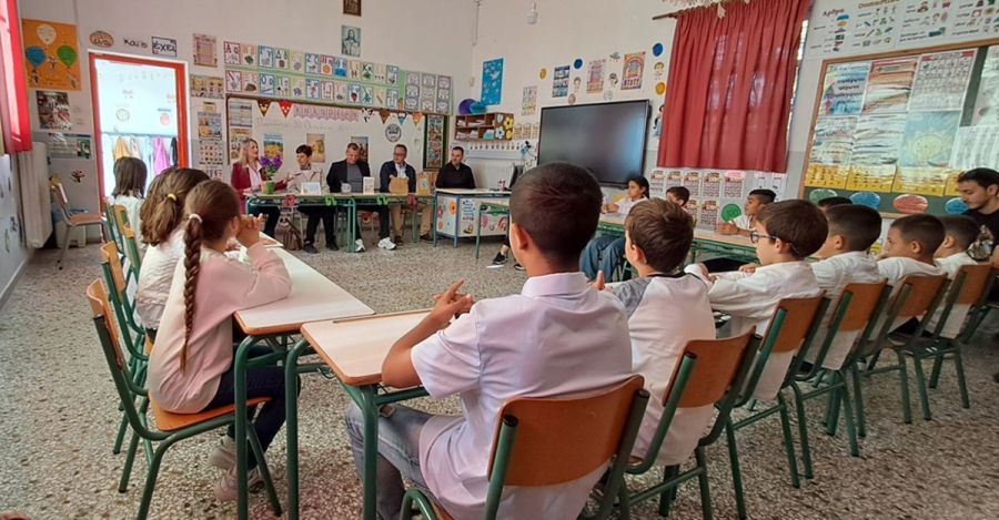 Μικροί δημοσιογράφοι εν δράσει – Συνέντευξη του Δημάρχου Σπάρτης σε μαθητές του Δημοτικού Σχολείου Αμυκλών