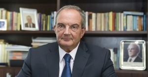 Απόφαση ανακήρυξης του πρώην Πρωθυπουργού Κώστα Καραμανλή ως Επίτιμου Δημότη Καλαμάτας