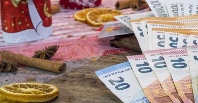Δώρο Χριστουγέννων – Πώς υπολογίζεται: Ποιοι το δικαιούνται, πόσο θα πάρουν και πότε πληρώνεται