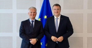 Συνάντηση του Δημήτρη Πτωχού με τον Έλληνα Επίτροπο Απόστολο Τζιτζικώστα στις Βρυξέλλες