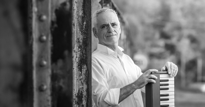 Γράφει ο Β. Μητράκος: Ο Αργύρης Ορφανός στις τελικές φάσεις του Sanremo Senior 2026 με το “The Bridge”