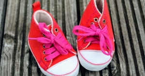 Ηράκλειο: «Πάλευαν 45 λεπτά να επαναφέρουν το παιδί» - 18 μηνών κοριτσάκι πνίγηκε από σουβλάκι