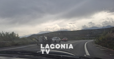 Τροχαίο ατύχημα στην Ε.Ο. Τρίπολης - Σπάρτης: Αυτοκίνητο πέρασε στο αντίθετο ρεύμα