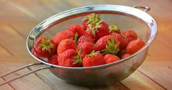 Γιατί πρέπει να τρώω φράουλες όταν έχει ζέστη