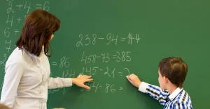 «Ο Πλήθων»: Καταγγελία για κλήση εκπαιδευτικών σε ακρόαση και απολογία ενώπιον του Πειθαρχικού Συμβουλίου Πελοποννήσου