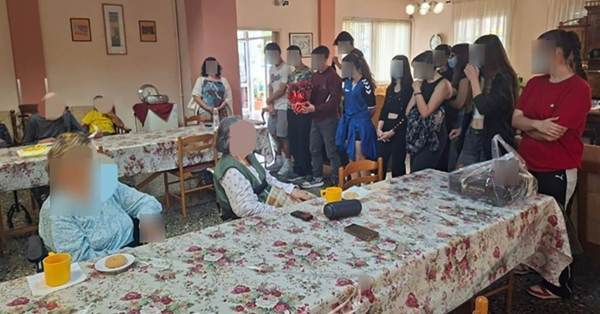 Επίσκεψη Μαθητών της Β΄τάξης του 1ου Γενικού Λυκείου Σπάρτης στο Γηροκομείο Σπάρτης «Άγιοι Ανάργυροι»