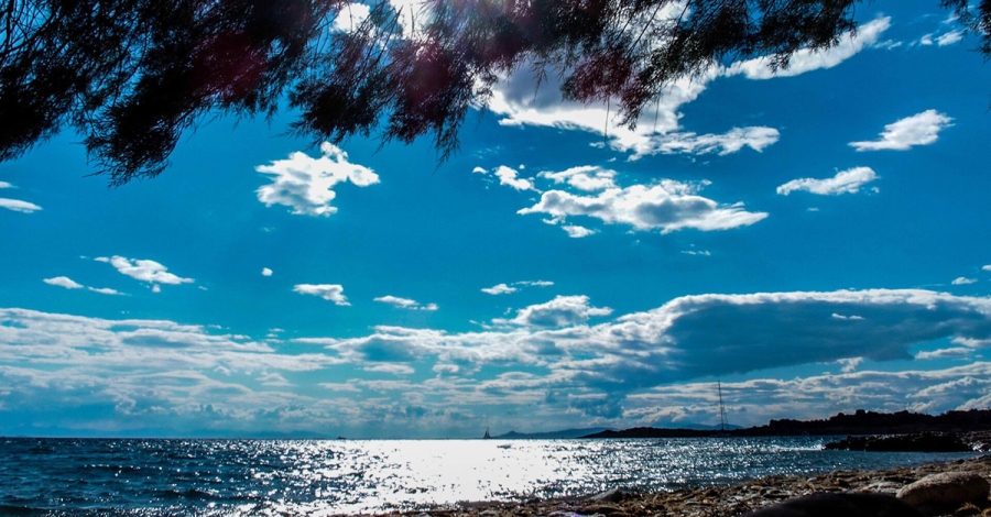 Καιρός: Ανοιξιάτικη Δευτέρα με ηλιοφάνεια σε όλη τη χώρα – Έως 26 βαθμούς η θερμοκρασία