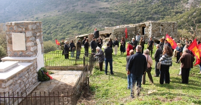 Μάνη: «Ράγισαν» και οι πέτρες στην εκδήλωση τιμής του ΚΣ της ΚΝΕ για την οικογένεια Πέτρουλα