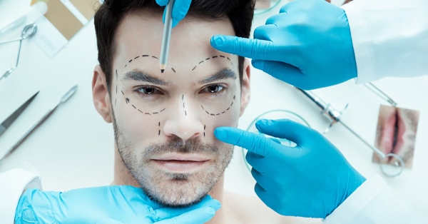 7 αιτίες που έχουν κάνει δημοφιλείς τις αισθητικές επεμβάσεις