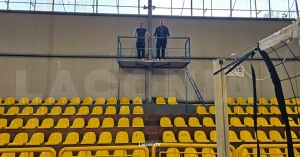 Κλειστό Γυμναστήριο Σπάρτης: Μετά από δεκαετίες τοποθετήθηκε εξέδρα για τις κάμερες των ΜΜΕ