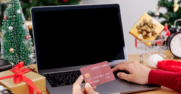 Οι πιο συνηθισμένες χριστουγεννιάτικες απάτες – Και πώς να τις αποφύγετε