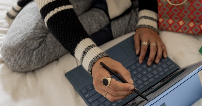 Laptops και tablets: Πότε θα πάρουν τα vouchers οι δικαιούχοι