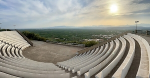 Συναυλία-αφιέρωμα στον Μίκη Θεοδωράκη στο Επιδαύρειο Θέατρο Βλαχιώτη
