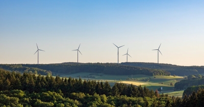 ΕΛΕΤΑΕΝ: 41,2 εκατ. σε δήμους και νοικοκυριά από τις ΑΠΕ – Ποιες περιοχές παίρνουν τη «μερίδα του λέοντος»