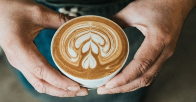 Ελληνική Ένωση Καφέ: Η επαναφορά του πλαφόν στο κέρδος εξαντλεί τις αντοχές των επιχειρήσεων – Να επανεξεταστεί το μέτρο