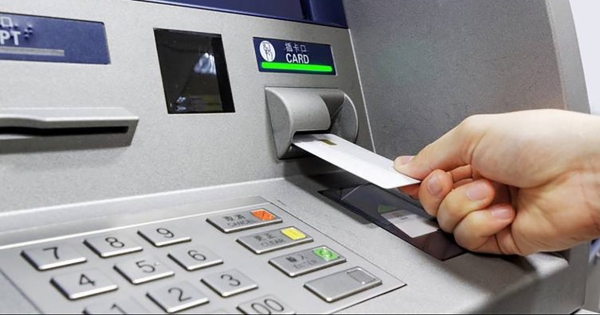 Τέλος σταδιακά οι κάρτες στα ATM: Πώς θα βγάζουμε λεφτά