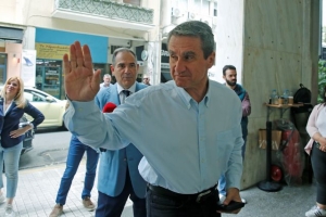 Λοβέρδος: «ή προσχώρηση στη Νέα Δημοκρατία ή δημιουργία πολιτικής κίνησης».