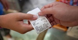 Ανάσα για μικρομεσαίες επιχειρήσεις: Ποιες απαλλάσσονται αναδρομικά από τον ΦΠΑ