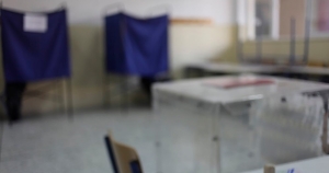 Δημοσκόπηση Interview: Στο 29,7% η ΝΔ - Διχασμός στο κυβερνών κόμμα για Λοβέρδο