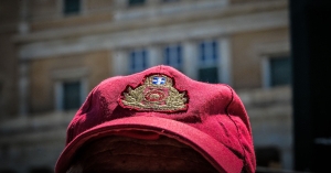 Οργή εποχικών πυροσβεστών για τις δηλώσεις Βούλτεψη: «Βγάλε το σκασμό»