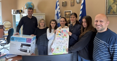 Ένας καινούργιος εκτυπωτής το δώρο της νικήτριας αφίσας του 2ου Γυμνασίου για το 3ο Παιδικό Καρναβάλι Σπάρτης