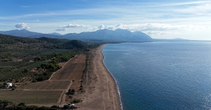 Αυτή είναι η μεγαλύτερη ενιαία ακτογραμμή της Ελλάδας (βίντεο)
