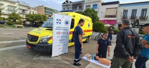 Εκπαίδευση σε ΚΑΡΠΑ και χρήση απινιδωτή από το ΕΚΑΒ στην κεντρική πλατεία της Σπάρτης