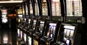 Εντοπίστηκε κατάστημα στην Καλαμάτα εντός του οποίου διεξάγονταν τυχερά παίγνια τύπου «φρουτάκια»