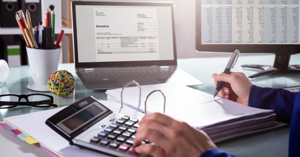 ΥΠΕΘΟ – ΑΑΔΕ: Υποχρεωτική από 2/2/2026 η ηλεκτρονική τιμολόγηση στις Β2Β συναλλαγές