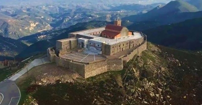 Η Μάνη γιορτάζει την Παναγιά την Γιάτρισσα - Δείτε Live από το LaconiaTV την Πολυαρχιερατική Θεία Λειτουργία