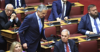 Βουλή: Πέντε βουλευτές της ΝΔ χειροκρότησαν την ομιλία Σαμαρά (video)