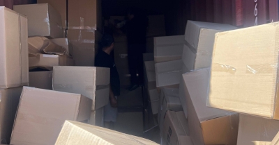 ΑΑΔΕ: Κατάσχεση 17 κοντέινερ με λαθραία ενδύματα και υποδήματα στην Ελευσίνα – Συνελήφθη ένα άτομο