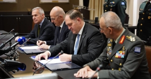 Μνημόνιο συνεργασίας ΥΠΕΘΑ και ΑΑΔΕ υπέγραψαν Ν. Δένδιας και Γ. Πιτσιλής – Τι προβλέπεται (video)