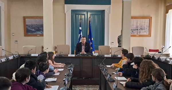 Ο Δήμαρχος Σπάρτης σε μια … διαφορετική συνεδρίαση Δημοτικού Συμβουλίου