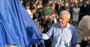 Ο Υφυπουργός Εθνικής Άμυνας Θ. Δαβάκης στα αποκαλυπτήρια της προτομής του στρατηγού Ηλία Γλεντζέ