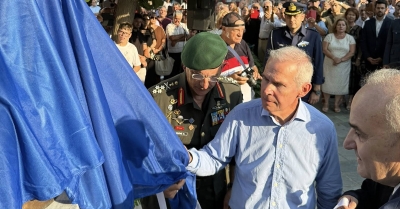 Ο Υφυπουργός Εθνικής Άμυνας Θ. Δαβάκης στα αποκαλυπτήρια της προτομής του στρατηγού Ηλία Γλεντζέ
