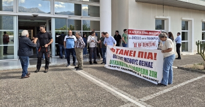 Συγκέντρωση της ΑΔΕΔΥ στο Διοικητήριο Λακωνίας για μισθούς και 13ο – 14ο μισθό