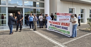 Συγκέντρωση της ΑΔΕΔΥ στο Διοικητήριο Λακωνίας για μισθούς και 13ο – 14ο μισθό