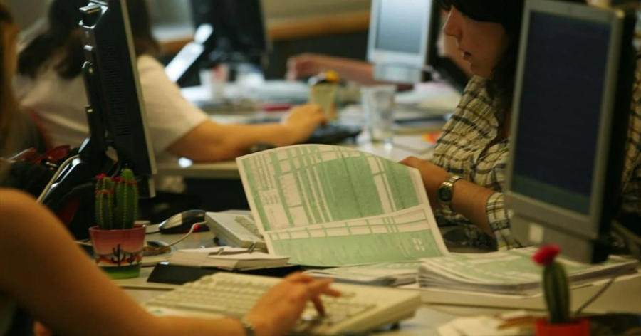 Από τις υπεύθυνες δηλώσεις έως τα ακίνητα και τις μεταβιβάσεις – Όσα αλλάζουν στις συναλλαγές μας με το Δημόσιο σε 12 ερωταπαντήσεις