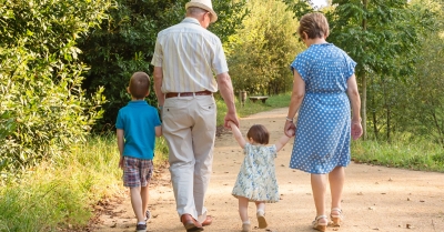 Τι προσφέρει στα παιδιά η στενή σχέση με τον παππού και την γιαγιά
