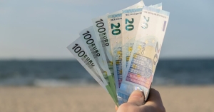 ΙΕΛΚΑ: Πάνω από τους μισούς Έλληνες δεν σχεδιάζουν διακοπές για το φετινό καλοκαίρι