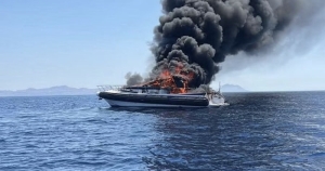 Στις φλόγες ταχύπλοο στη περιοχή «ΑΣΠΡΟΥΔΙΑ» Λακωνίας του Δήμου Μονεμβασιάς