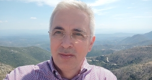 Μαν. Μάκαρης: Σχολεία που κλείνουν – Χωριά που σβήνουν στην Πελοπόννησο